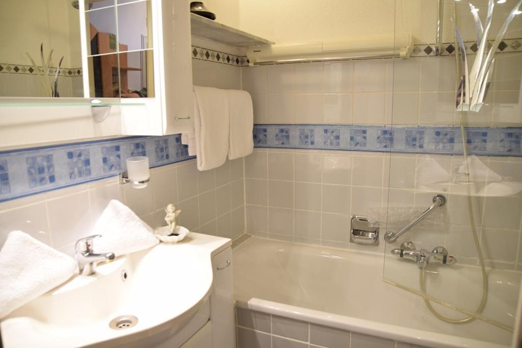 2-Zimmer-Appartement Im 1. Obergeschoss Mit Hallenschwimmbad Und Sauna. 베스터란트 외부 사진